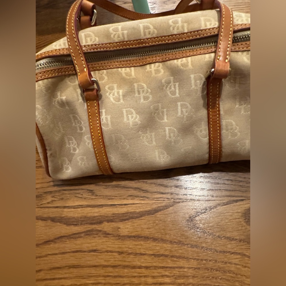 Vintage 2000 Dooney & Bourke Signature Barrel Bag - Picture 2 of 16